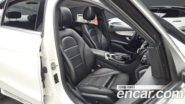 Mercedes-Benz C-Class 2018 — photo 10