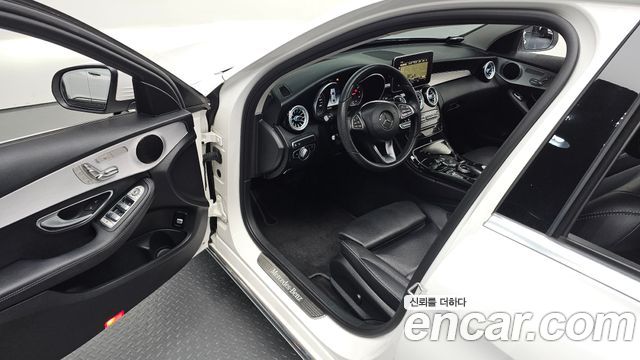 Mercedes-Benz C-Class 2018 — photo 11