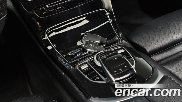 Mercedes-Benz C-Class 2018 — photo 18
