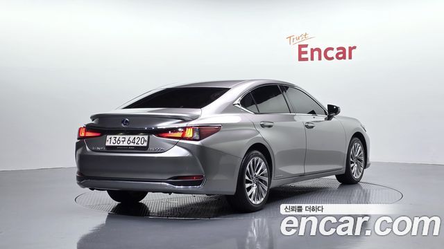 Lexus ES 2022 — photo 2