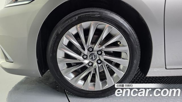 Lexus ES 2022 — photo 5