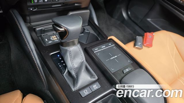 Lexus ES 2022 — photo 12