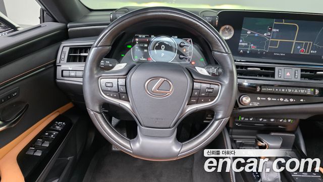 Lexus ES 2022 — photo 19