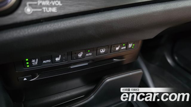 Lexus ES 2022 — photo 22