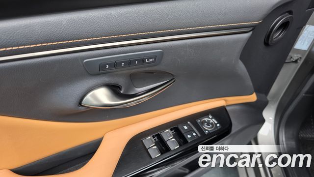 Lexus ES 2022 — photo 26
