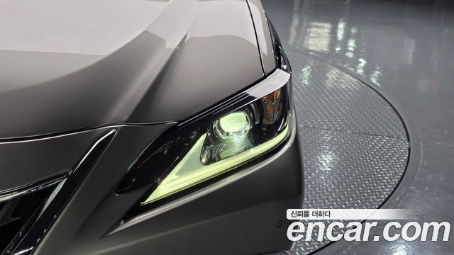 Lexus ES 2022 — photo 8