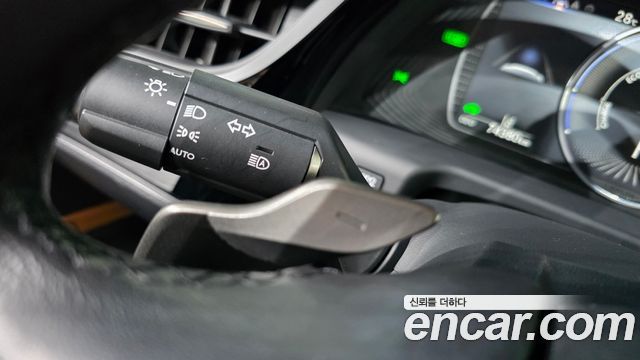 Lexus ES 2022 — photo 28