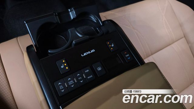 Lexus ES 2022 — photo 29