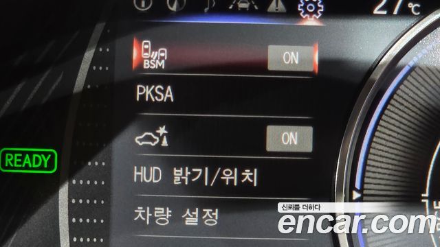 Lexus ES 2022 — photo 32