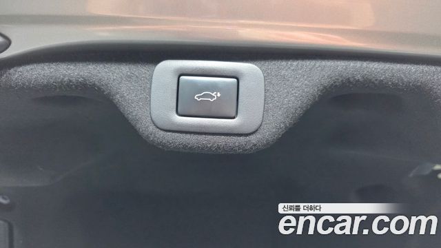 Lexus ES 2022 — photo 35