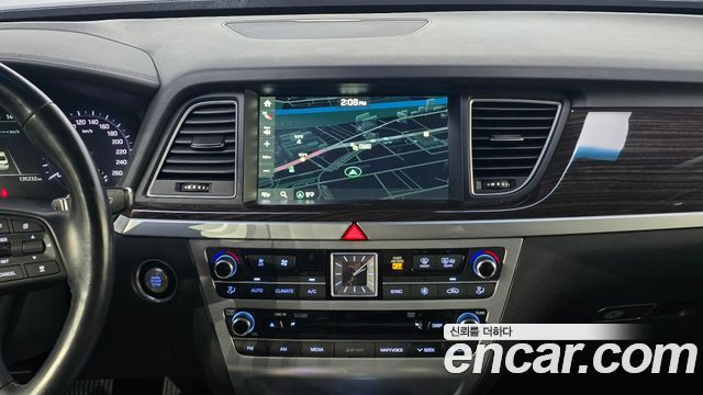 Genesis G80 2018 — photo 18
