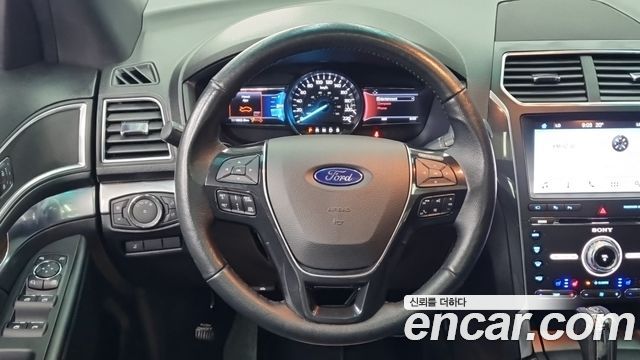 Ford Explorer 2017 — photo 13