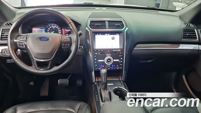 Ford Explorer 2017 — photo 14