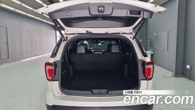 Ford Explorer 2017 — photo 18