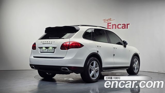 Porsche Cayenne 2011 — photo 2