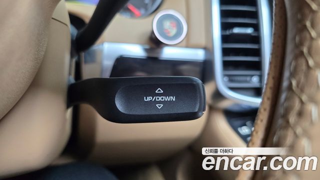 Porsche Cayenne 2011 — photo 19