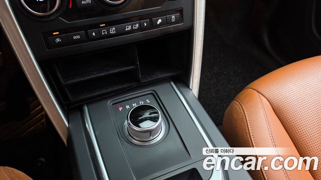 Land Rover Discovery Sport 2016 — photo 9
