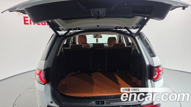 Land Rover Discovery Sport 2016 — photo 17