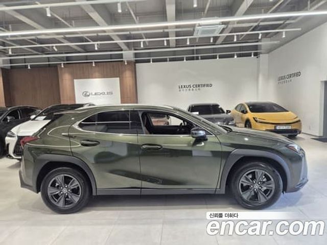 Lexus UX 2026 — photo 2