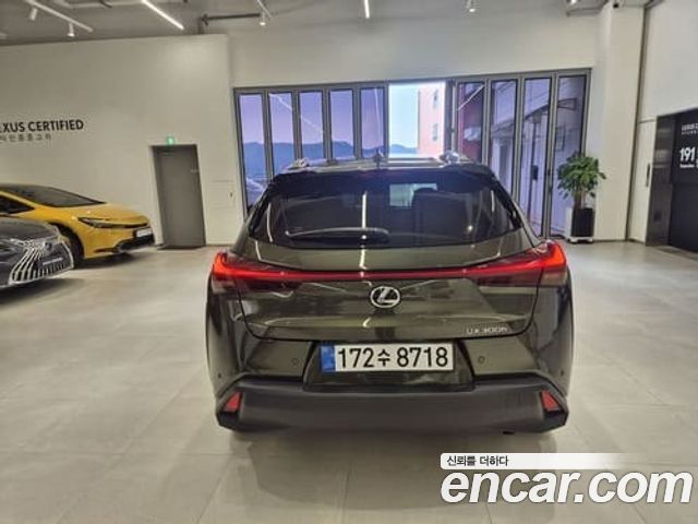 Lexus UX 2026 — photo 4