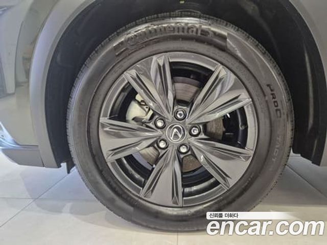 Lexus UX 2026 — photo 5