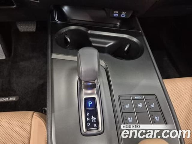 Lexus UX 2026 — photo 9