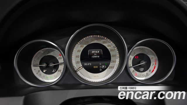 Mercedes-Benz E-Class 2017 — photo 8