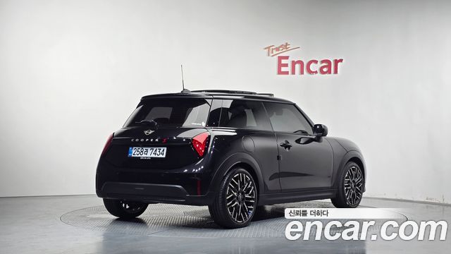 Mini Cooper 2025 — photo 2