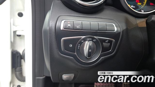 Mercedes-Benz C-Class 2020 — photo 24