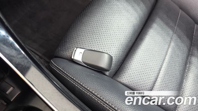 Mercedes-Benz C-Class 2020 — photo 28