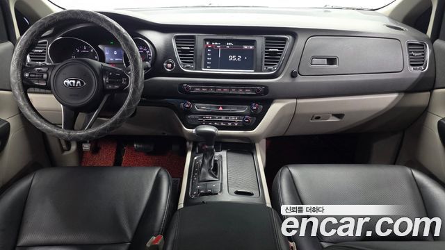 Kia Canival 2018 — photo 7