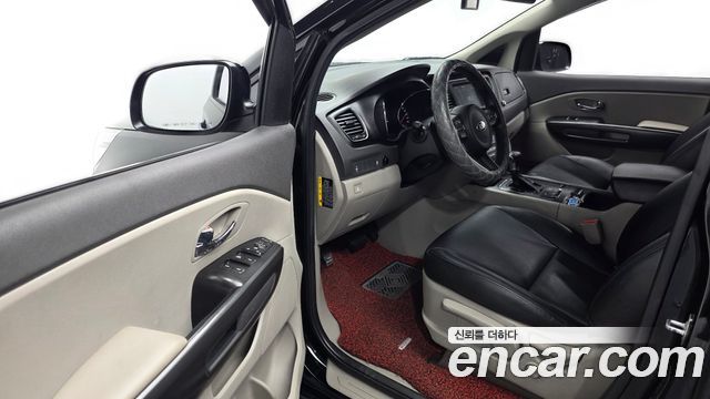 Kia Canival 2018 — photo 10