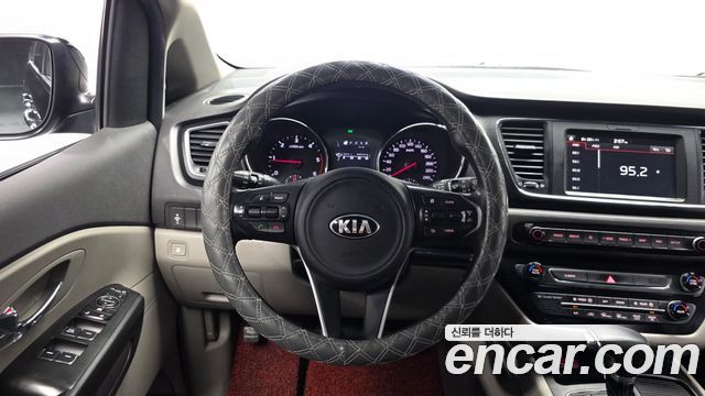 Kia Canival 2018 — photo 13