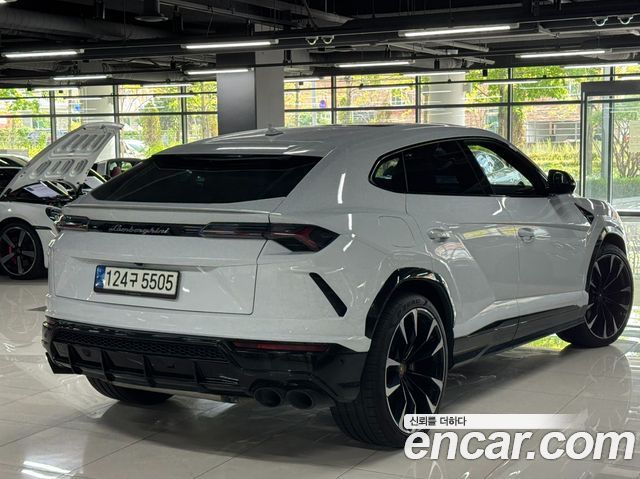 Lamborghini Urus 2021 — photo 3
