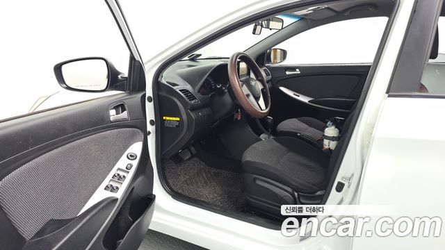 Hyundai Accent 2015 — photo 10