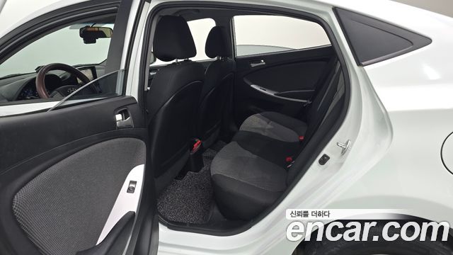 Hyundai Accent 2015 — photo 11