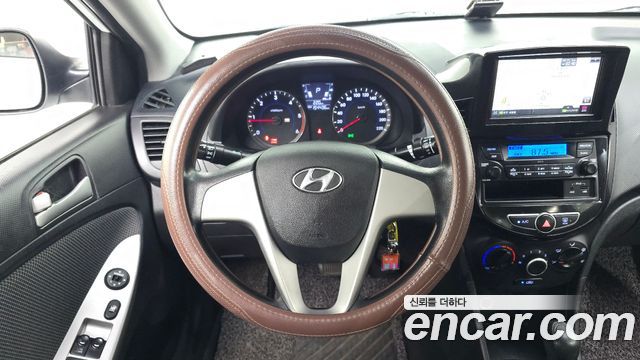 Hyundai Accent 2015 — photo 12