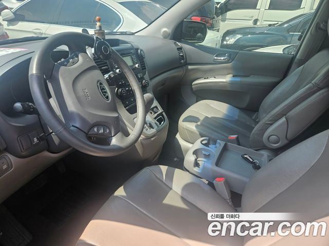 Kia Canival 2012 — photo 9