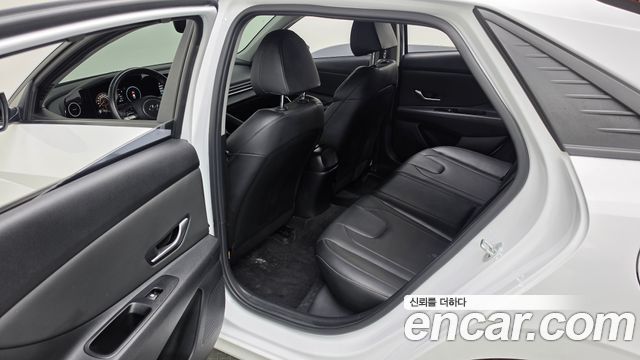 Hyundai AVANTE 2021 — photo 17