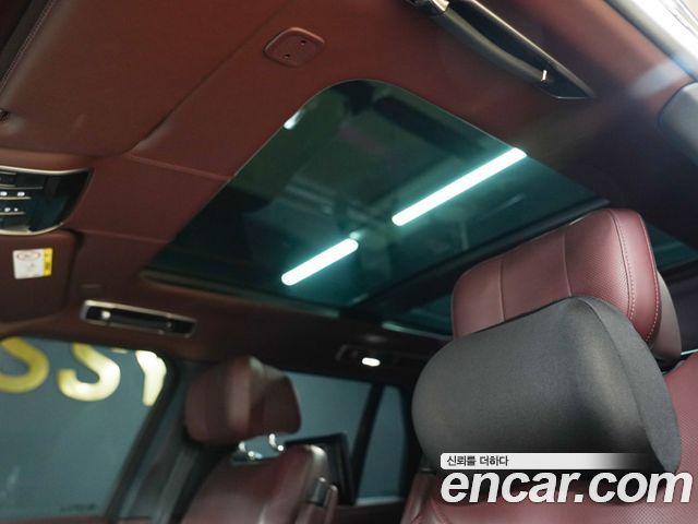 Land Rover Range Rover 2023 — photo 12