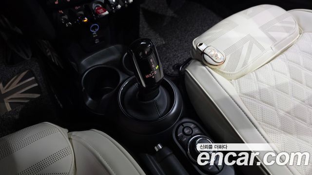 Mini Cooper 2024 — photo 9