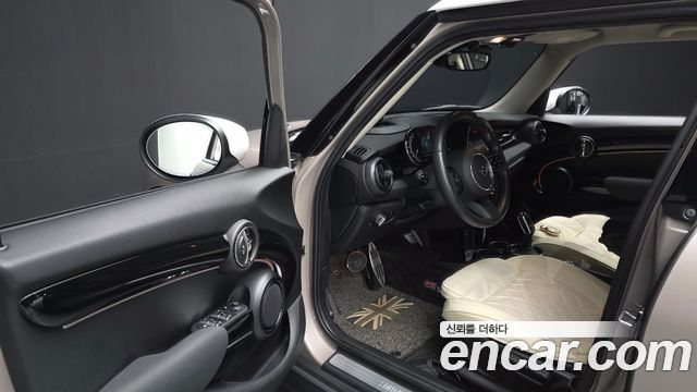Mini Cooper 2024 — photo 10
