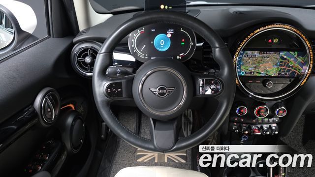 Mini Cooper 2024 — photo 13