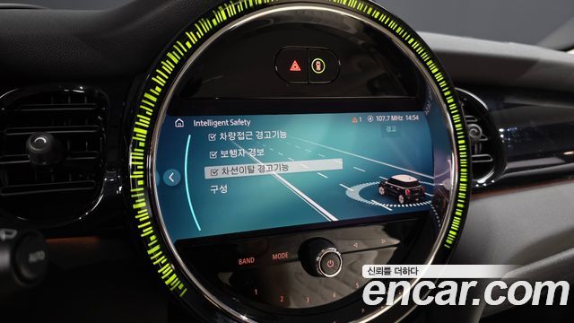 Mini Cooper 2024 — photo 17