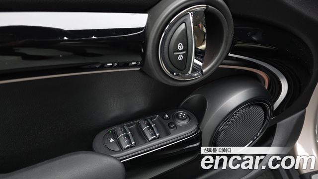 Mini Cooper 2024 — photo 18