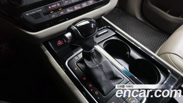 Kia Canival 2015 — photo 9