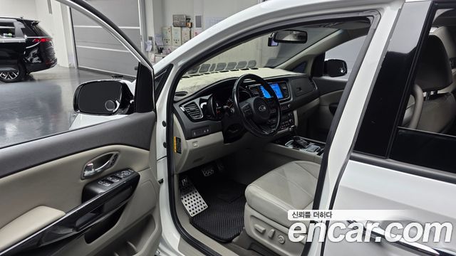 Kia Canival 2015 — photo 10