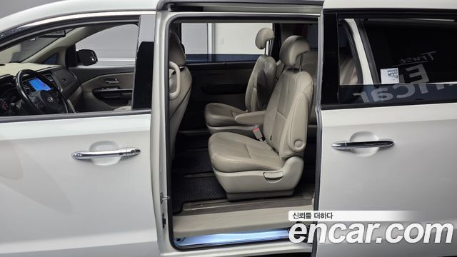 Kia Canival 2015 — photo 11
