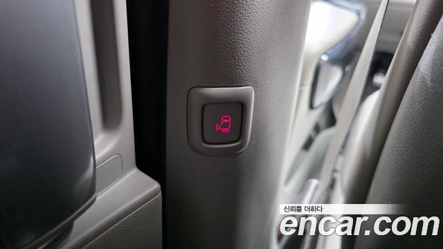 Kia Canival 2015 — photo 18