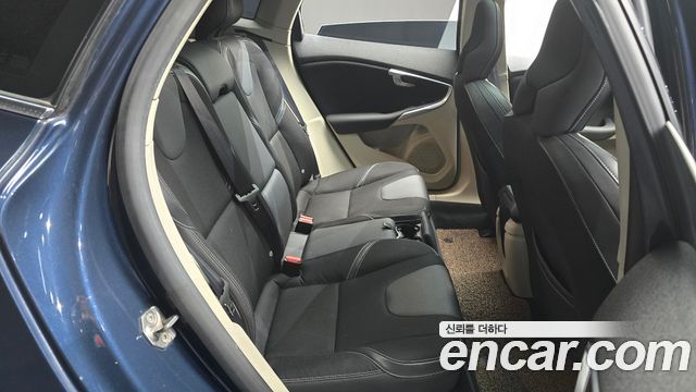 Volvo V40 2014 — photo 11